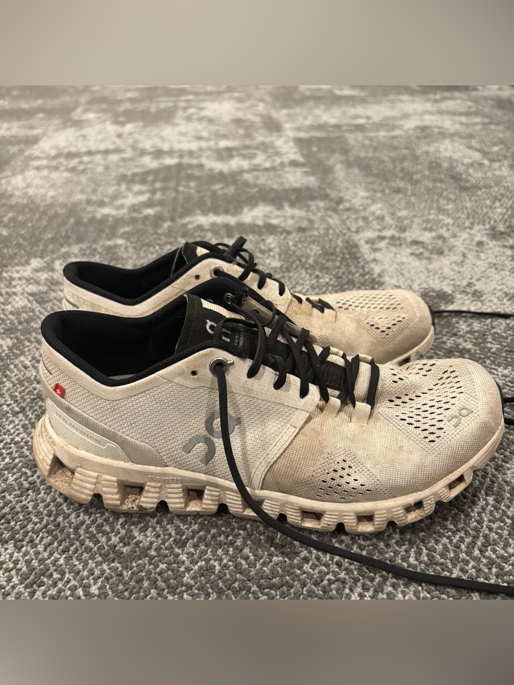 On Running Cloud X White Black Athletic Shoes Womens U.S. 7